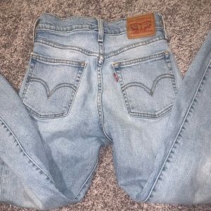 Levi's wedgie jeans size 24. (Runs a little small )